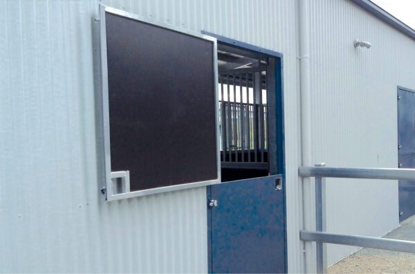 Horse-stable-door_open